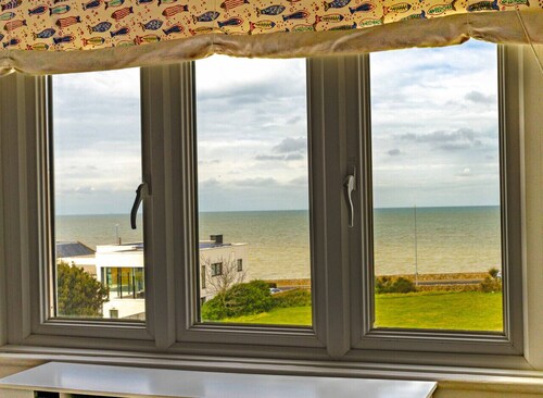 Westgate | Spectacular Sea Views | Log Burner | Sandy Beach 2 mins walk