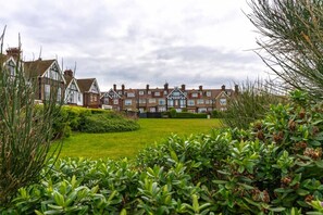 Unclassified image, 5 of 64, button