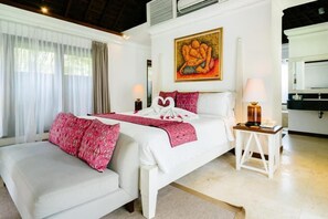 6 bedrooms, in-room safe, desk, iron/ironing board - Avillion Villa Cinta (Denpasar)