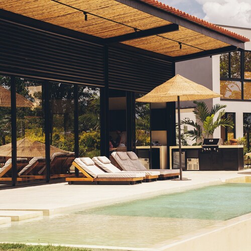 Luxury Villa near Armenia Airport with Pool, Jacuzzi, Chef, Sleeps 12