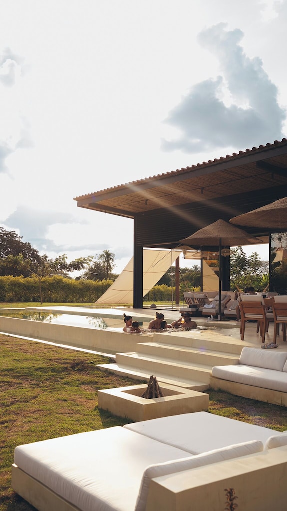 Luxury Villa Near Armenia Airport With Pool, Jacuzzi, Chef, Sleeps 12 - Quindío