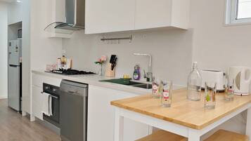 Fridge, microwave, oven, stovetop