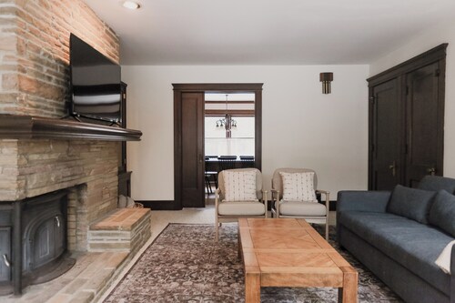 Charming 1896 farmhouse in Clarkston