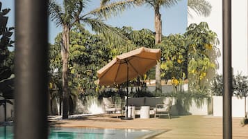 Outdoor pool, pool umbrellas