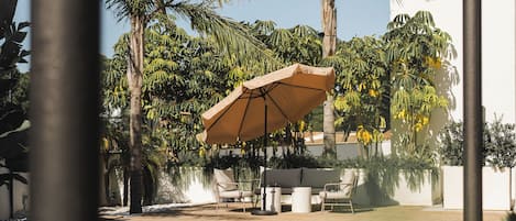 Outdoor pool, pool umbrellas