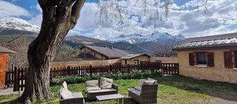 Large family home in the mountains with swimming pool 