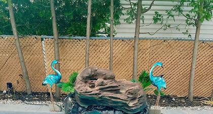 Chic Condo ! 15 Mins from Downtown Montreal: Pool and BBQ