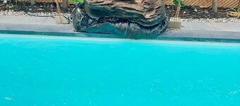 Chic Condo ! 15 Mins from Downtown Montreal: Pool and BBQ