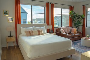 Free WiFi, bed sheets - The Howdy Studio - Charming Studio minutes from Downtown w/ luxurious amenities (Austin)