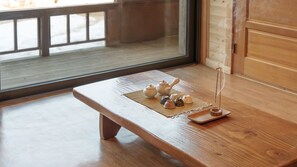 Basic Room, 1 Bedroom (Kkotnimi’s Room) | 1 bedroom, free WiFi - Yangpyeong Agni Choshi Mae Hanok Stay (Yangpyeong)