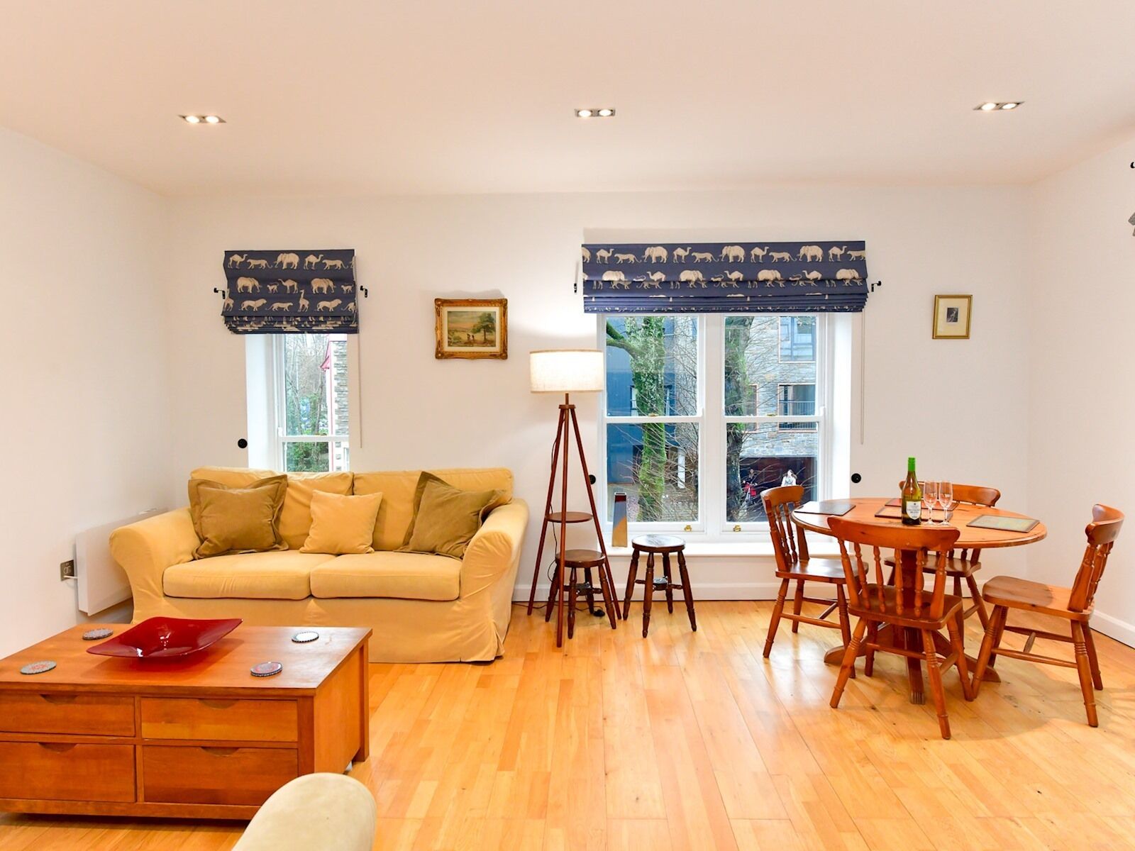 Bright & Perfectly Located! - Pass The Keys - Cardiff