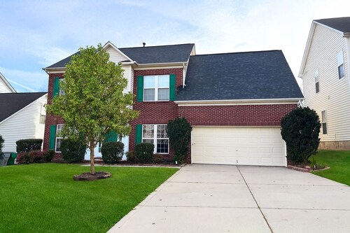 Value Packed! 6 bed home with garage in Charlotte