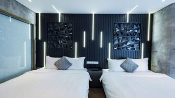 Suite Premium, 1 kamar tidur, pemandangan laut sebagian, menghadap laut | 1 kamar tidur, seprai premium, dan selimut bulu angsa