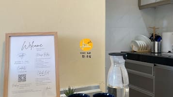 舒适公寓, 阳台, 部分湖景 | 起居区