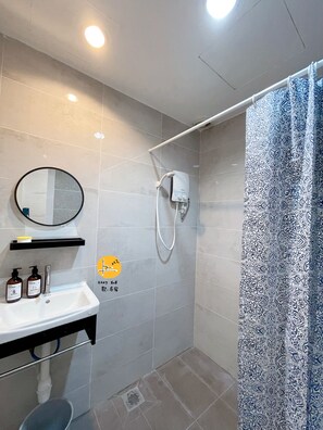 Comfort Apartment, Balcony, Partial Lake View | Bathroom | Free toiletries, soap, shampoo, toilet paper - Melaka Mahkota Unit (Malacca City)