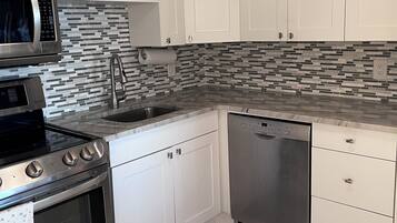 Cookware/dishes/utensils