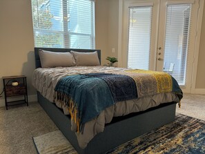 1 室のベッドルーム、デスク、アイロン / アイロン台、WiFi (無料)