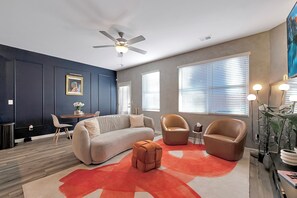 Smart-TV, peis, fotballspill og bøker