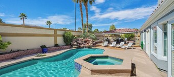 Villa - 8 Bedrms 5 Bths 15 Beds