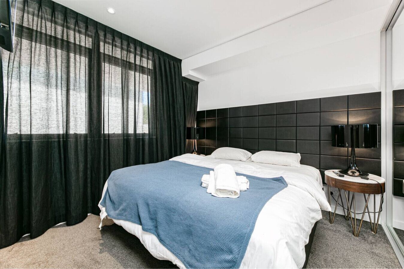 2 slaapkamers, een bureau, een strijkplank/strijkijzer, wifi