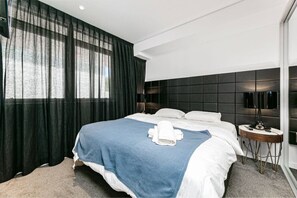 2 bedrooms, desk, iron/ironing board, WiFi