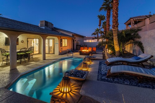 Relaxing Private Pool Home with Boat Parking; Walk to Lake; Close to Launch Ramp