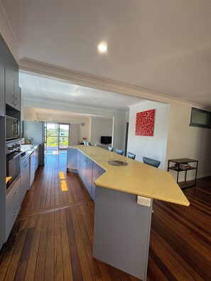 Microwave, oven, stovetop, dishwasher