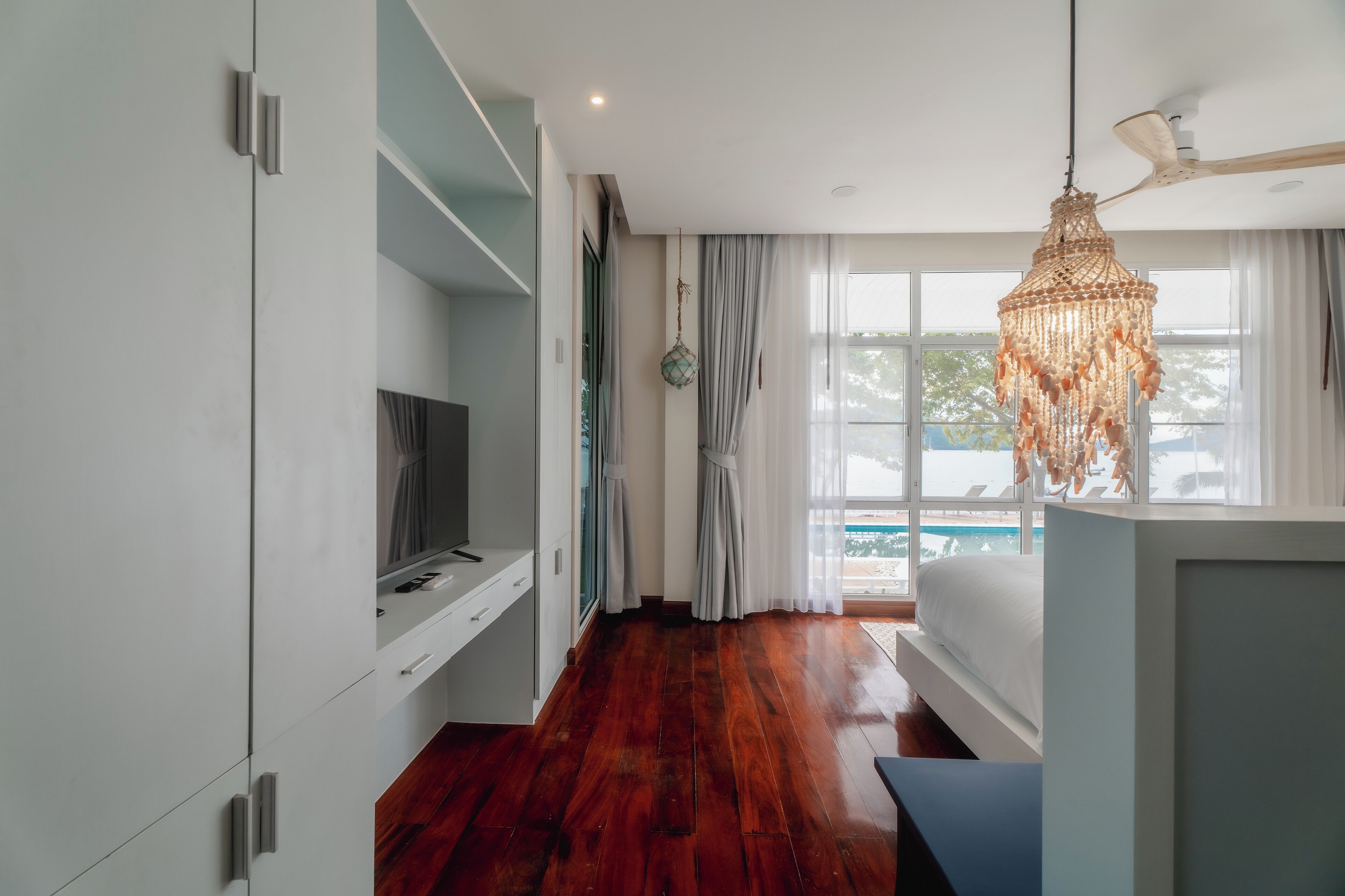 4 bedrooms, desk, iron/ironing board, free WiFi