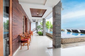 Habitació doble Deluxe, pati, vistes a la piscina | Vista des de l'habitació