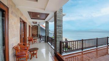 Quarto casal luxo, sacada, vista para o mar | Terraço/pátio