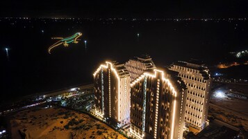 Fassade der Unterkunft – Abend/Nacht