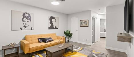 2 Schlafzimmer, Schreibtisch, Bügeleisen/Bügelbrett, kostenloses WLAN