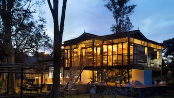 Executive Villa, Garden View | Iron/ironing board, free WiFi