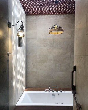 Villa de lujo, vistas al río | Baño