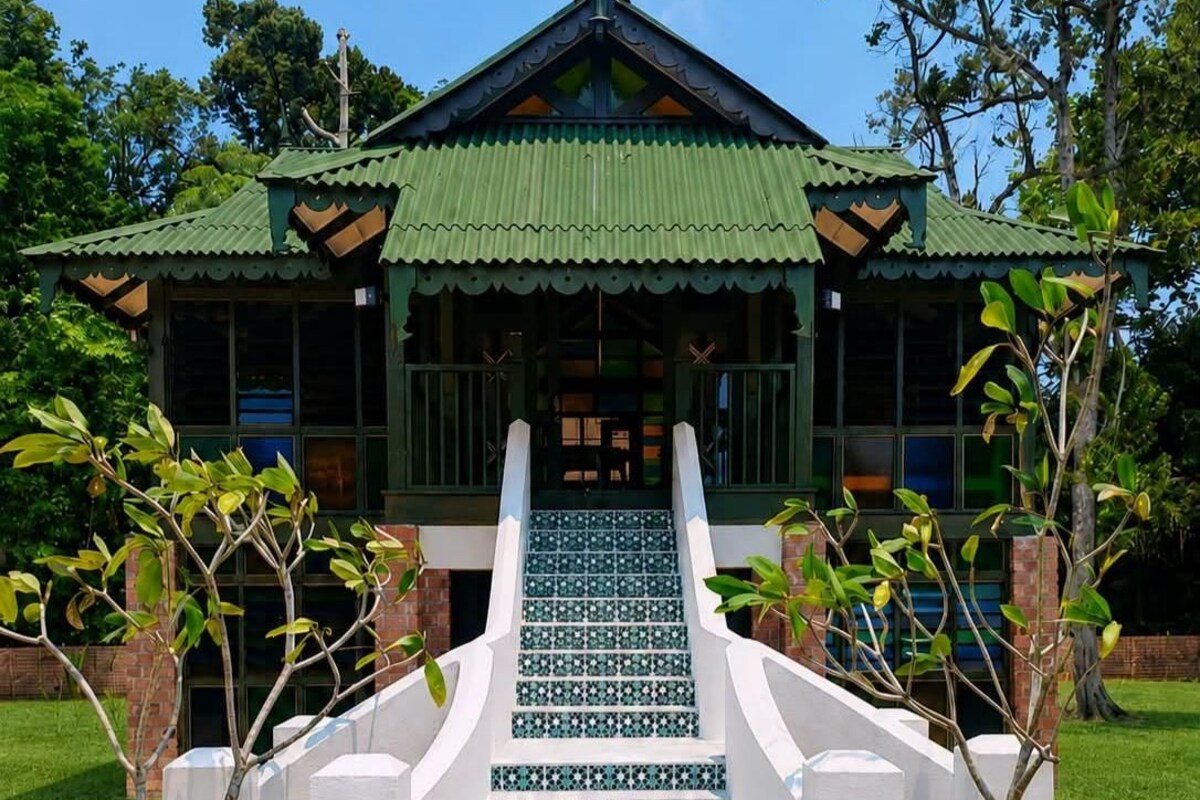 Standard Villa, Pool View | Iron/ironing board, WiFi (free), bed sheets