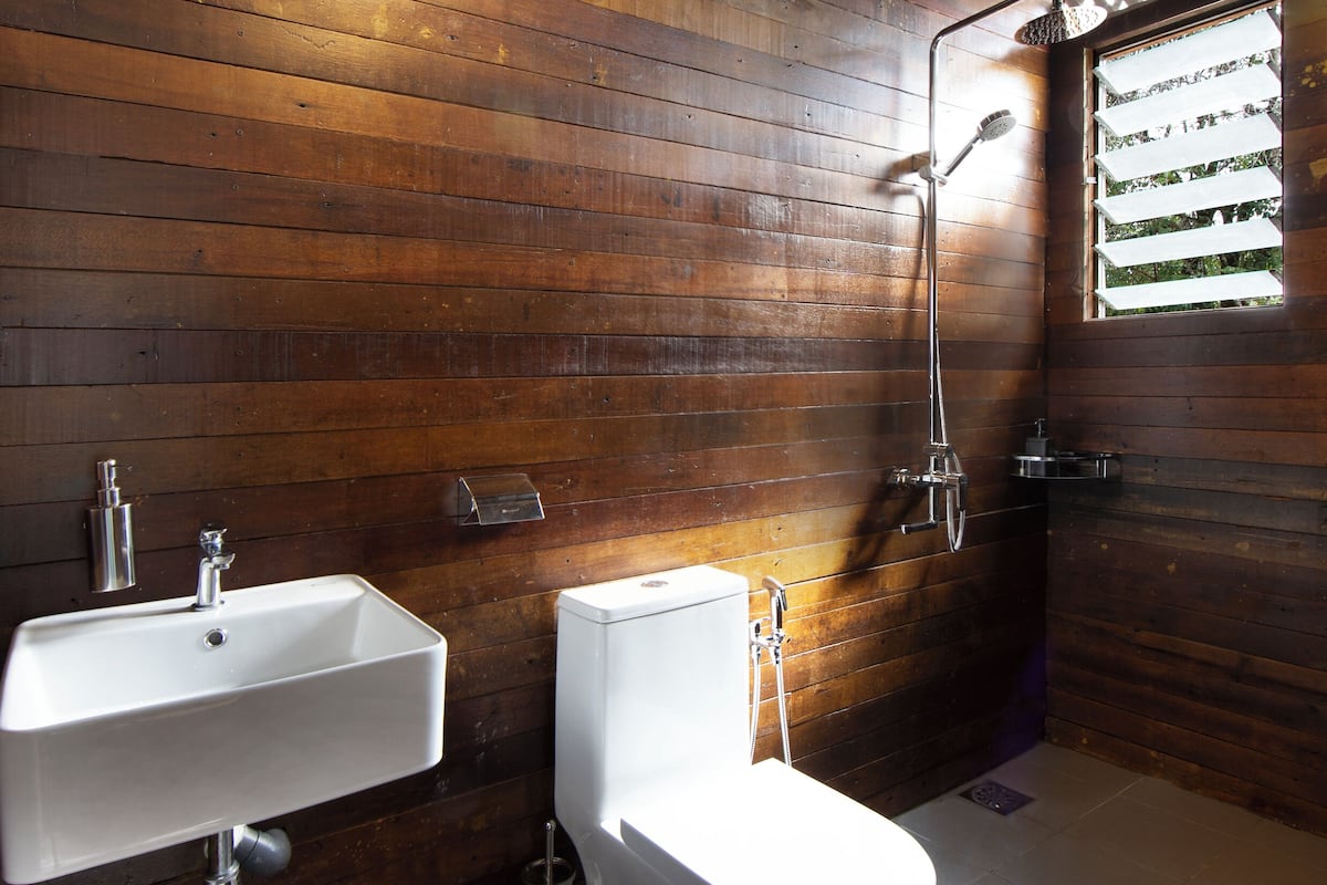 Villa exécutive, vue sur le jardin | Salle de bain