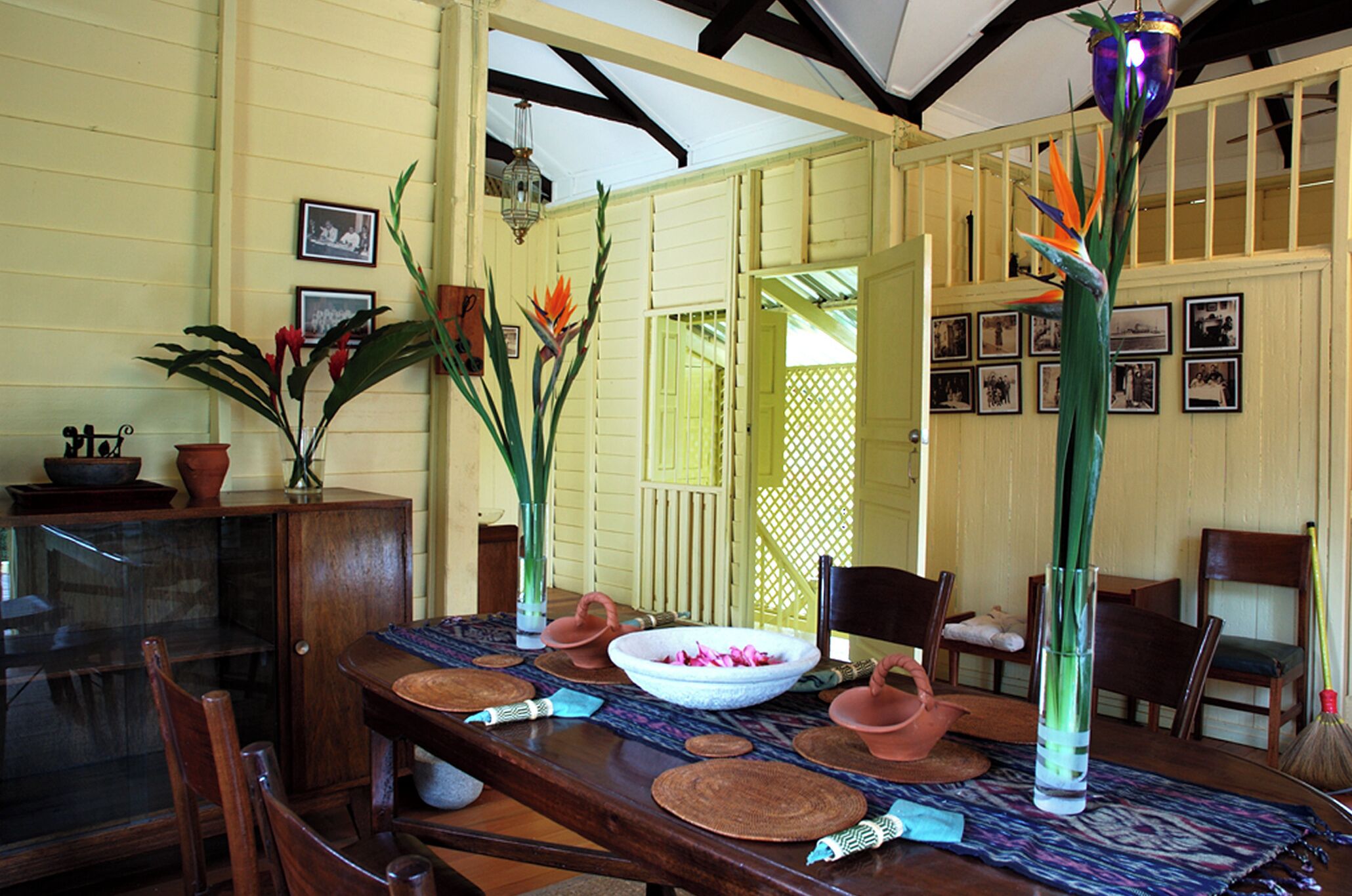 Superior Villa, Courtyard View | Makan dalam bilik