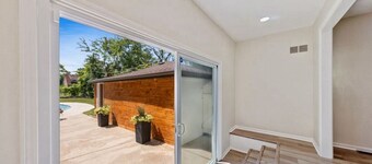 Family fun-house w/POOL & Game Room, 5 min from Airport and Rosement attractions