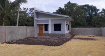 Charming 2-bedroom house with WiFi, AC in peaceful Panglao Island