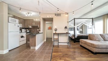 1 bedroom, desk, iron/ironing board, WiFi