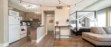 1 bedroom, desk, iron/ironing board, WiFi