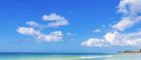 Solsenger og strandhåndklær