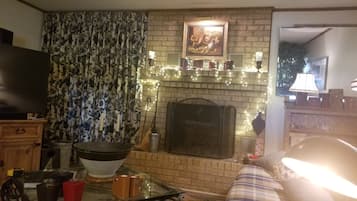 Smart TV, fireplace