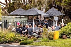 BBQ/picnic Area - Great Ocean Road Glamping - BIG4 Aireys Inlet (Aireys Inlet)