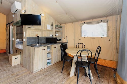 Tenda Superior, vista giardino | Cucina privata