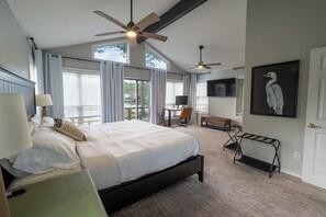 3 bedrooms, desk, iron/ironing board, free WiFi