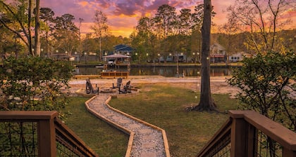 Pool, Spa, Bar + Game Room - Huntsville Lake House