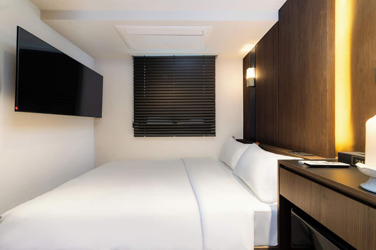 Standard Double Room | Free WiFi, bed sheets