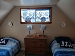 3 bedrooms, iron/ironing board, bed sheets