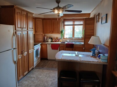 Snowmobile, UTV trails, Fishing in a charming 3-bedroom house in Republic